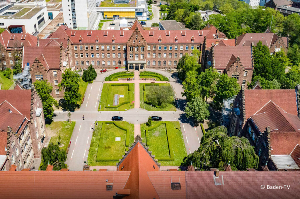Das Städtische Klinikum Karlsruhe von oben. Die hauseigene Akademie verwalter gesetzliche Pflichtfortbildungen mit easySoft.