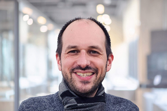Portrait von Daniel Piel, Schulleiter der Rettungsdienstschule des DRK Düsseldorf