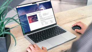 Die Feuerwehr Verwaltungssoftware von easySoft ist auf einem Laptop zu sehen