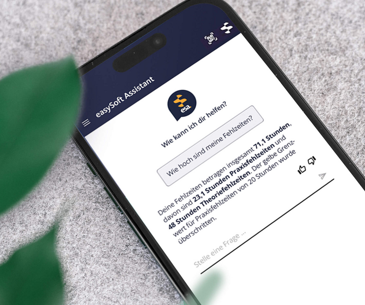 Der easySoft Assistant ist auf einem Smartphone zu sehen