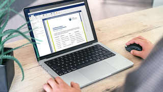 easySofts Software für das Bildungsmanagemen der öffentlichen Verwaltung ist auf einem Laptop zu sehen
