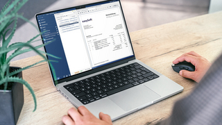 easySofts Software für die Seminarverwaltung ist auf einem Laptop zu sehen