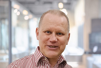 Portrait von Ralf Nickut, Leiter des Bildungszentrums des DRK Düsseldorf