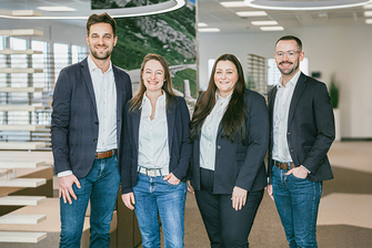 Gruppenbild der easySoft-Kundenberater Meike González, Hannah Oettinger, Raphael Schuldt, Sandra Lischka und Michael Jantner