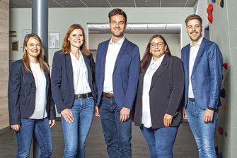 Gruppenbild der easySoft-Kundenberater Meike González, Hannah Oettinger, Raphael Schuldt, Sandra Lischka und Michael Jantner